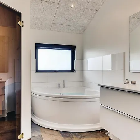 Three-bedroom In Henne Henne Strand