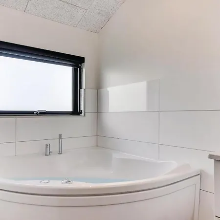 Three-bedroom In Henne Dom wakacyjny *